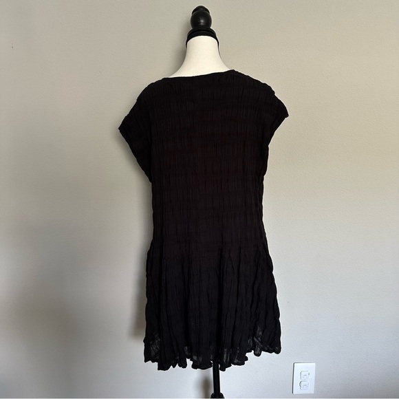 *VESTIQUE* Black Button Shift Dress - Picture 6 of 7